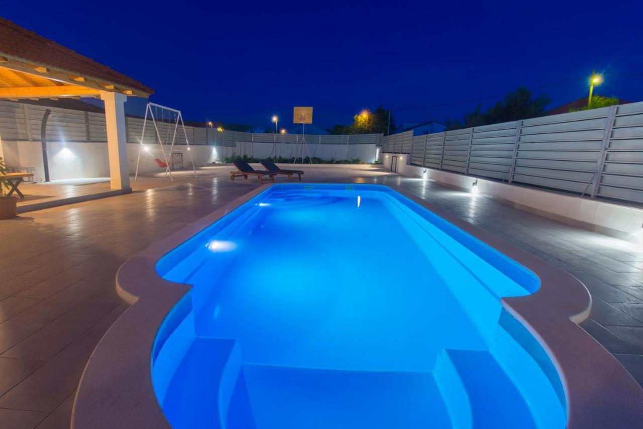 Villa San Dograde Bagian luar foto