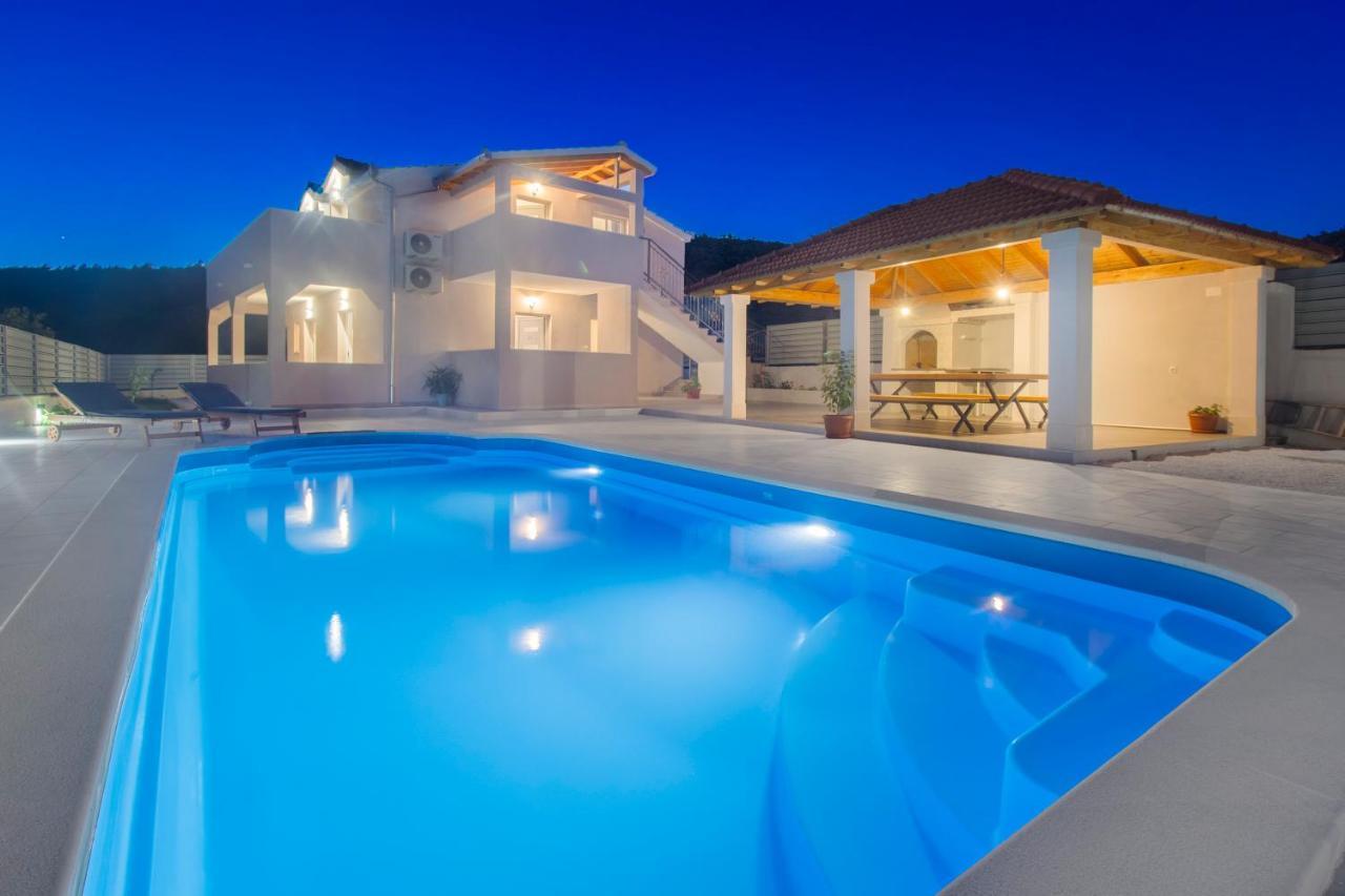 Villa San Dograde Bagian luar foto